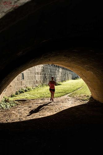 Corriendo hacia el túnel.. Sáez Fernández Fotografía. Burgos